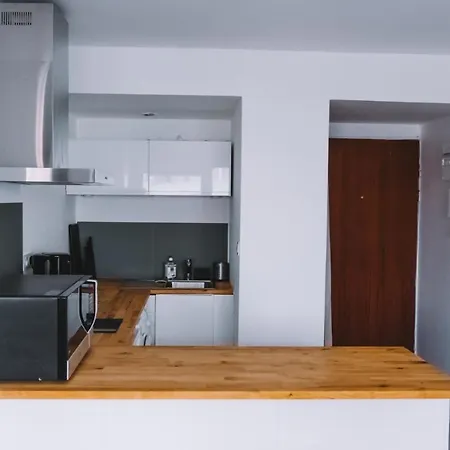 Apartment Marcel Langer: Newly Renovated Studio / Saint-agne